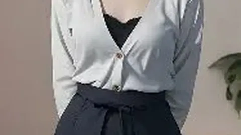 “自诩贵族血统的明星遭困境，搬起石头砸自己脚的后果显现”